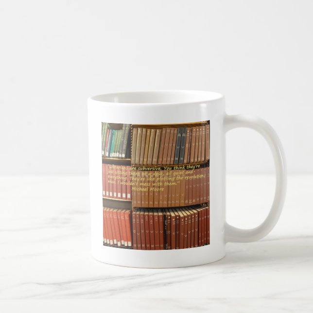 Caneca De Café Os bibliotecários são citações subversivas por (Direita)