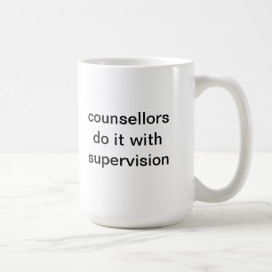Caneca De Café os conselheiros fazem-no com supervisão