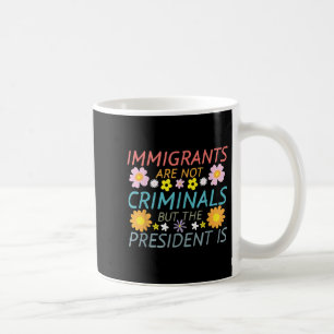 Caneca De Café Os Imigrantes Não São Criminosos, Mas O Presidente
