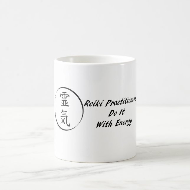 Caneca De Café Os médicos de Reiki fazem-no com energia (Centro)