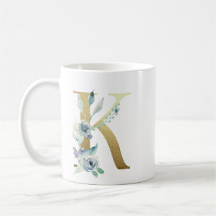 Caneca De Café Ouro inicial com folhagem floral azul