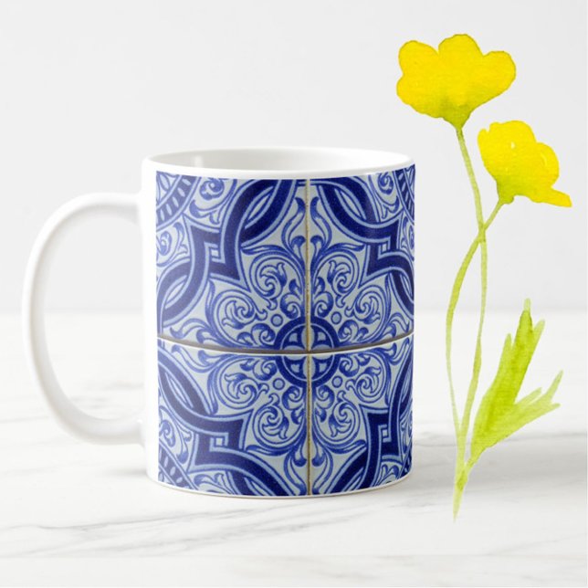 Caneca De Café Padrão de Azulejo cerâmico mediterrânico azul e br (An elegant blue + white vintage azulejo tile pattern mug for your morning coffee or tea!)