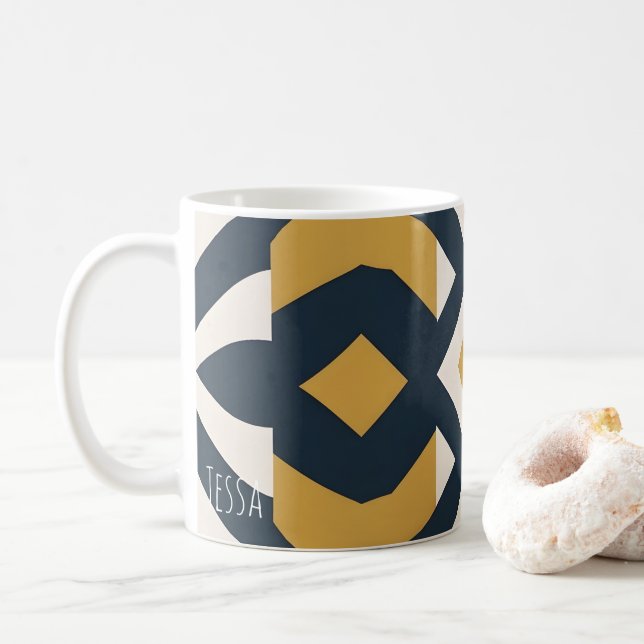 Caneca De Café Padrão de Azulejos Geométricos Azul Marinho e Dour (Com Donut)