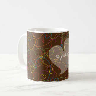 Caneca De Café Padrão de Corações Coloridos na Rede-Marrom-Nome
