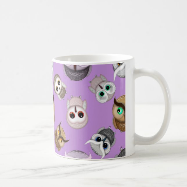 Caneca De Café Padrão de Corujas Fofas em Fundo Roxo (Direita)