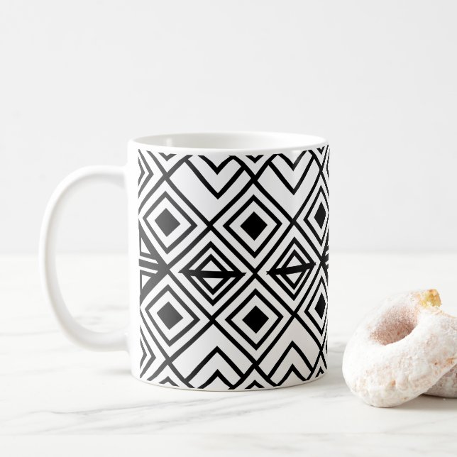 Caneca De Café Padrão de Diamante Geométrico Preto e Branco   (Com Donut)
