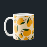 Caneca De Café Padrão de Fruta Mango Summer<br><div class="desc">Um padrão de fruta de verão de manga. Uma bela design para amantes de mangas. Padrão colorido de ilustração da fruta com tons de amarelo, verde e marrom. Design para alimentos ou amantes de frutas. Vísceras de verão! Presente de aniversário ideal, decoração infantil, arte de quarto infantil, decoração doméstica, presente...</div>