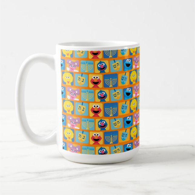 Caneca De Café Padrão de Hanukkah da Rua Sésame (Esquerda)