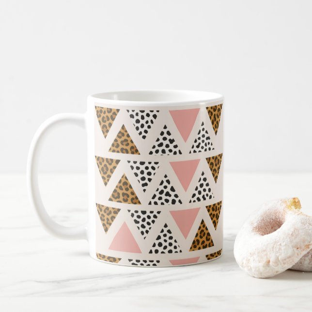 Caneca De Café Padrão de Leopardo Chic e Triângulo Rosa (Com Donut)