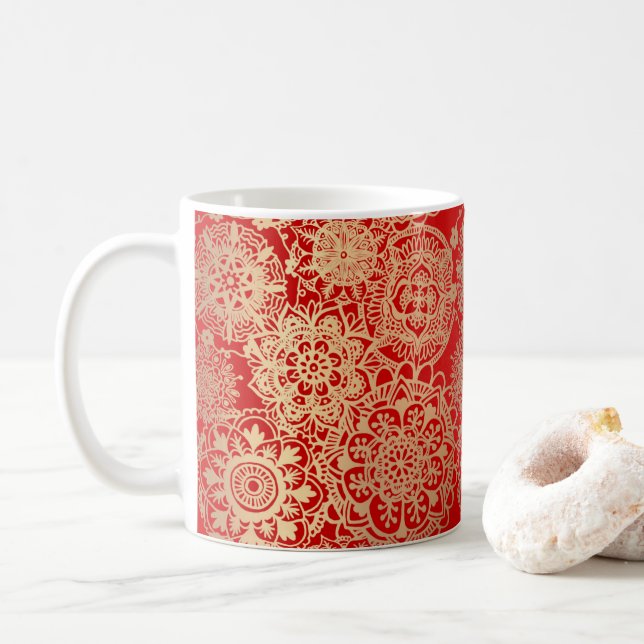 Caneca De Café Padrão de Mandala Dourado Elegante Vermelho (Com Donut)