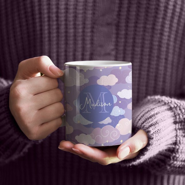 Caneca De Café Padrão de Nuvens e Estrelas de Pastel Whimsical (Whimsical Purple Sky & Clouds Mug with Monogram)