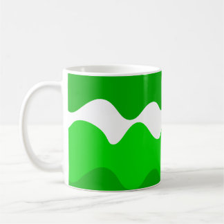 Caneca De Café Padrão de ondas horizontais verdes e brancas