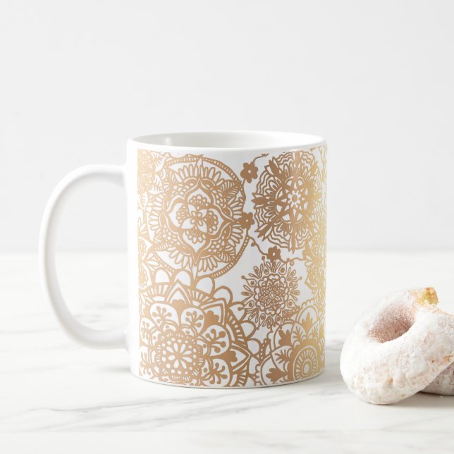 Caneca De Café Padrão Elegante Dourado de Mandala Branco (Com Donut)