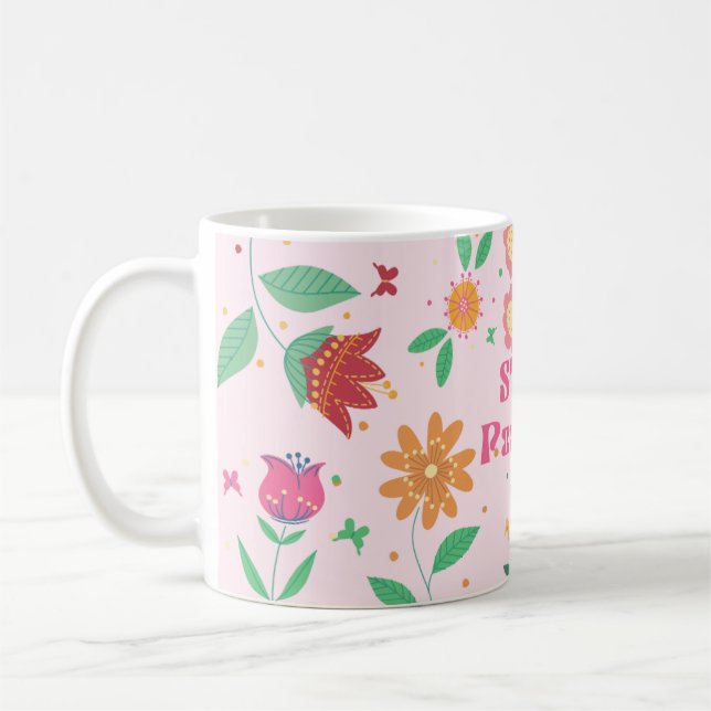 Caneca De Café Padrão floral com texto positivo de permanência (Esquerda)