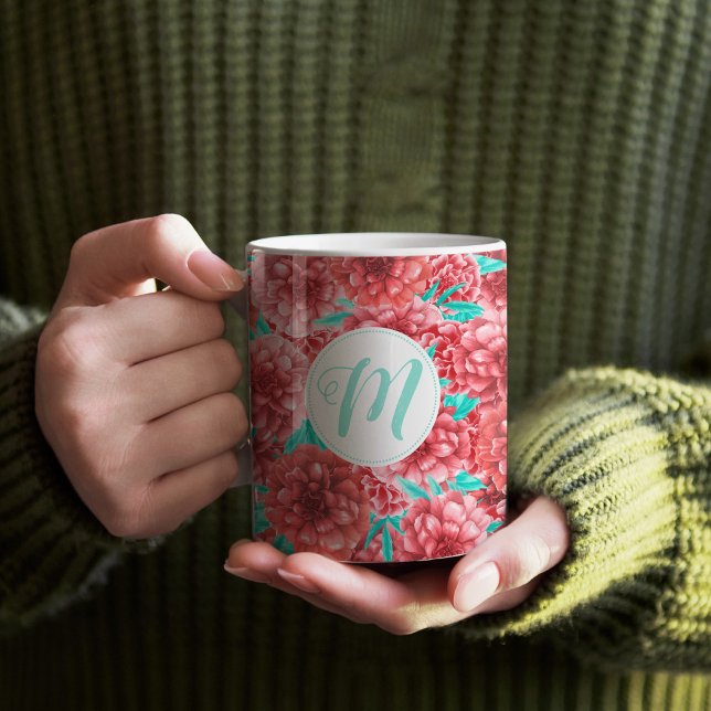 Caneca De Café Padrão Floral Coral e Monograma (Coral Floral Pattern Monogram Mug)