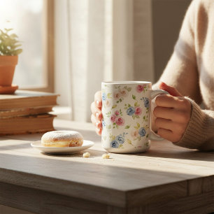 Caneca De Café Padrão Floral Pastel Rosas Azuis e Rosas em Aquare