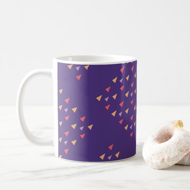 Caneca De Café Padrão Geométrico Triângulo Roxo (Com Donut)