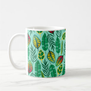 Caneca De Café Padrão sem costura com folhas tropicais. Gouache
