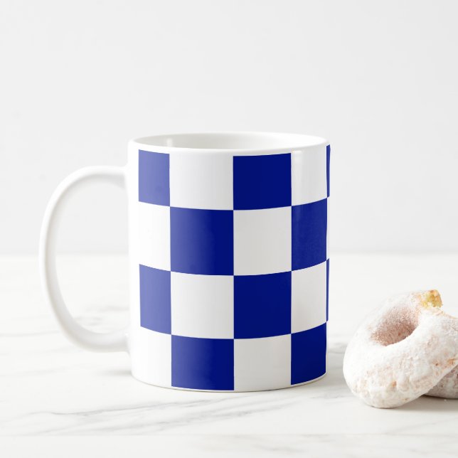 Caneca De Café Padrão Verificado Real Azul e Branco (Com Donut)