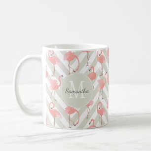 Caneca De Café Padrão Whimsical Flamingos com Monograma