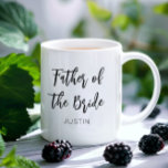 Caneca De Café Padre da Pata Negra Negra Negra<br><div class="desc">Padre da Mugela de Casamento Bride em Preto e Branco. Bom para Casamentos,  Festa de Brida,  Festa de Bachelor,  Janto de ensaio. Veja mais produtos com este design na coleção abaixo.</div>
