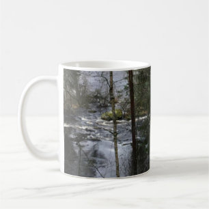 Caneca De Café Paisagem de água corrente na Finlândia