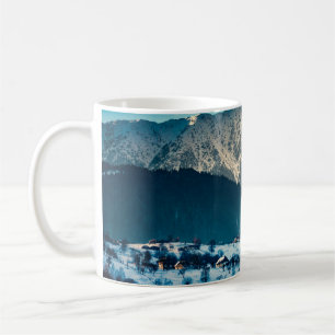 Caneca De Café Paisagem de inverno na Montanha Cárptica. Bran, Ro