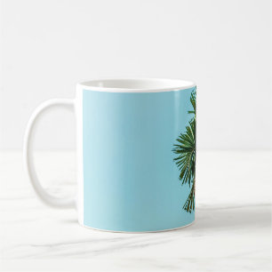 Caneca De Café Palmeira verde sob céu azul pela manhã