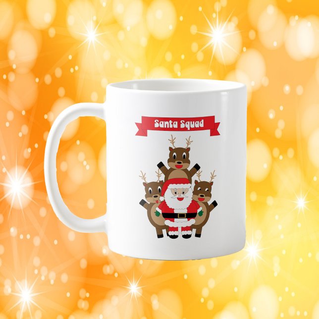 Caneca De Café Papais noeis Esquadrão Reindeer Engraçado (A mug with a funny graphic of Santa and his reindeer.  The red banner says Santa Squad.)