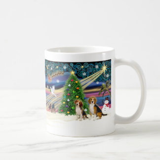 Caneca De Café Par de Beagles com Magia de Natal