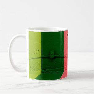 Caneca De Café Parede branca, rosa, verde e amarela pintada