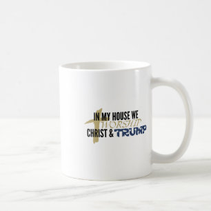Caneca De Café Paródia Engraçada “Nós Worship Cristo E Trump”