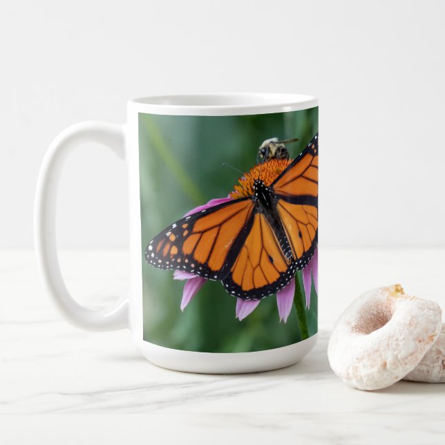 Caneca De Café Partilhar Uma Refeição (Com Donut)