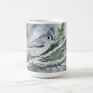 Caneca De Café Pássaro cinza na copa de inverno da neve
