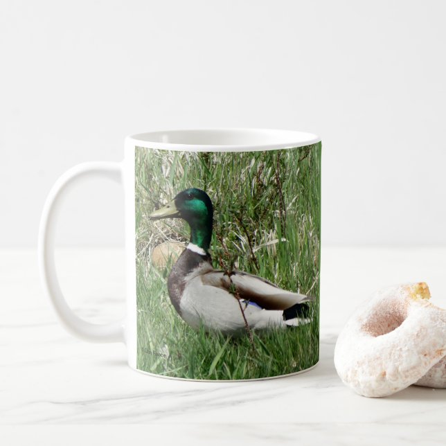 Caneca De Café Pato-real-macho B55 no gramado (Com Donut)