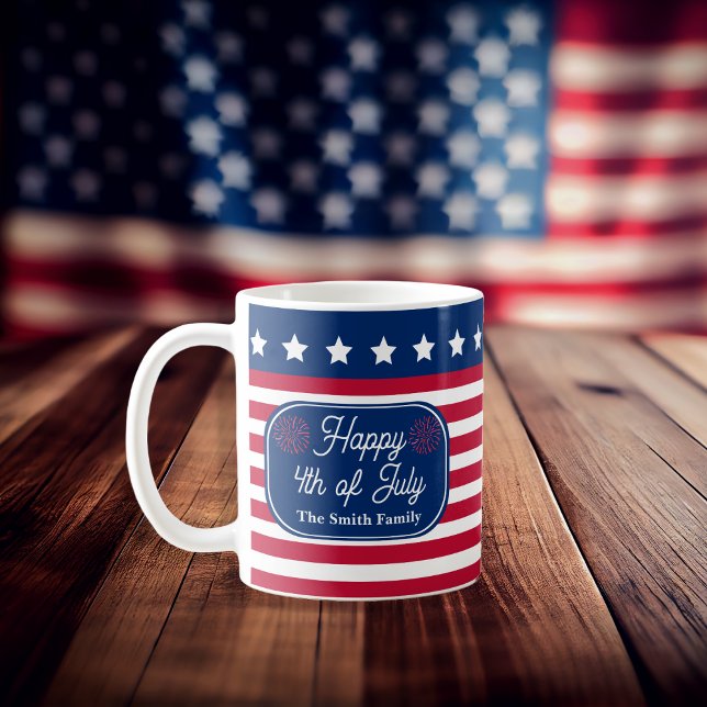 Caneca De Café Patriótica Bandeira dos EUA Feliz 4 de julho Nome  (Red, White and Blue Patriotic U.S. Flag "Happy 4th of July" Family Name Coffee Mug)