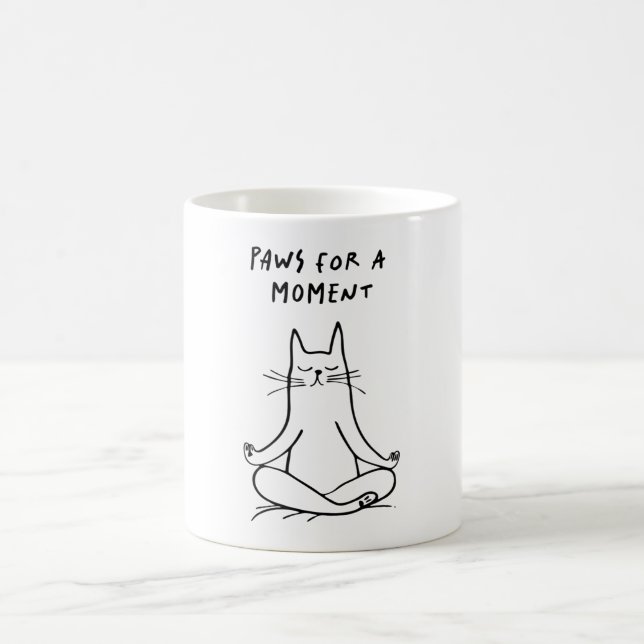 Caneca De Café Paws for a Moment – Meditating Cat Funny Mug (Centro)