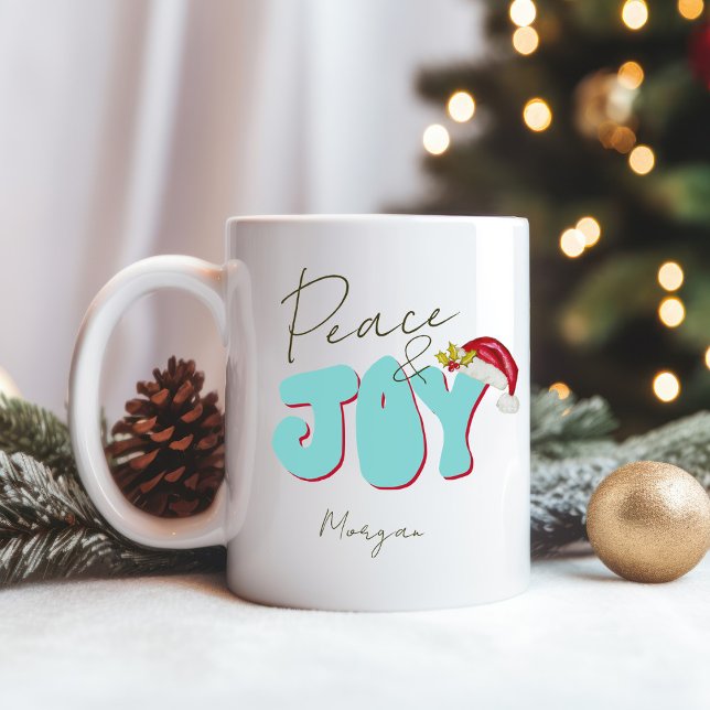Caneca De Café Paz Joia Natal Rosa Vermelho Vermelho Festivo Apel (Peace and Joy simple typography and Santa hat mug. Personalize with your name original art)