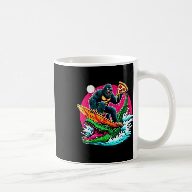 Caneca De Café Pé Grande Surfando Comendo Pizza Ataque de Jacaré  (Direita)