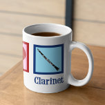 Caneca De Café Peace Love Clarinets<br><div class="desc">O presente bonito do Peace Love Clarinets. Um design de clarinete fofo para orquestra ou banda com um bonito sinal de paz, coração e instrumento.</div>