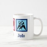 Caneca De Café Peace Love Judo<br><div class="desc">Um presente legal de Natal Judô com um sinal de paz,  coração e duas pessoas fazendo artes marciais modernas. Um excelente presente para uma judoka japonesa.</div>