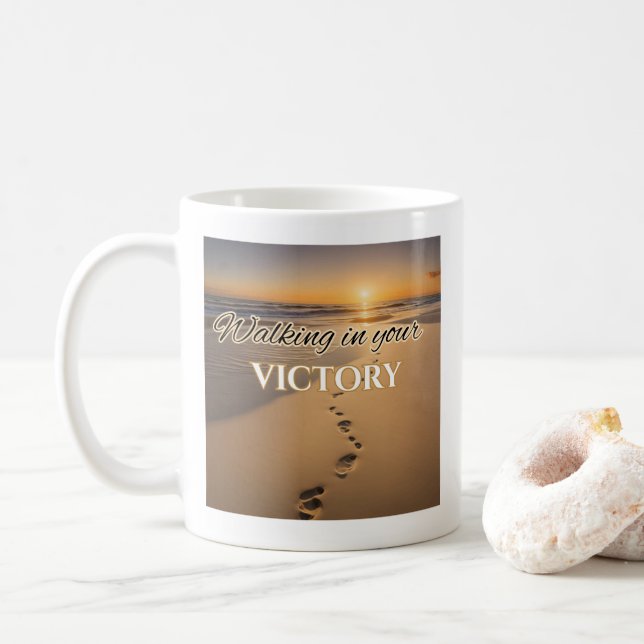 Caneca De Café "Pegadas de Triunfo: Confie na Viagem" (Com Donut)
