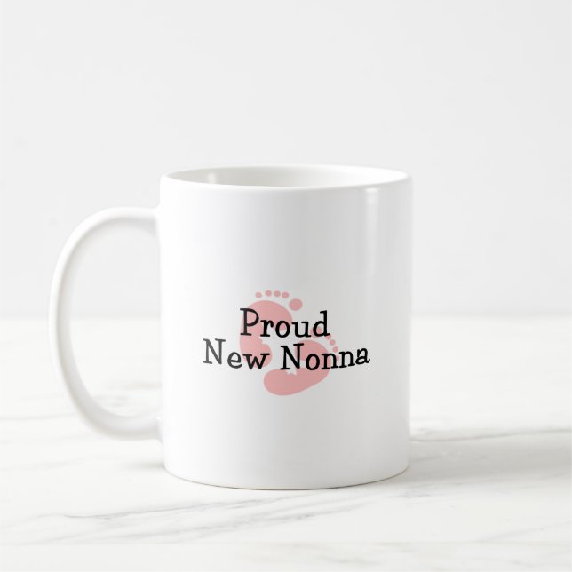 Caneca De Café Pegadas novas orgulhosas do bebé de Nonna (Esquerda)
