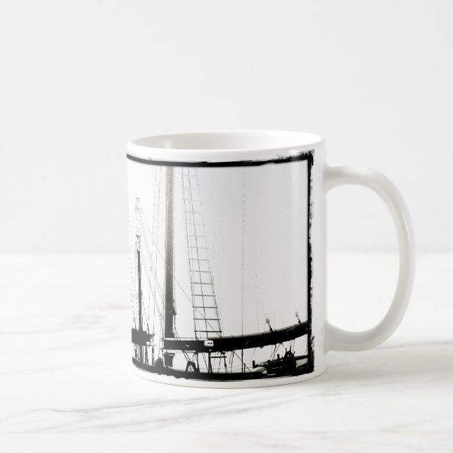 Caneca De Café Peitos de abstrato em Maine Black and White (Direita)