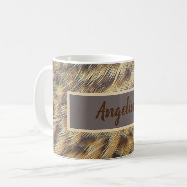 Caneca De Café Penas Douradas e marrom com padrão animal (Frente Esquerda)