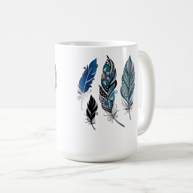 Caneca De Café Penas e cores dançam  (Frente Esquerda)