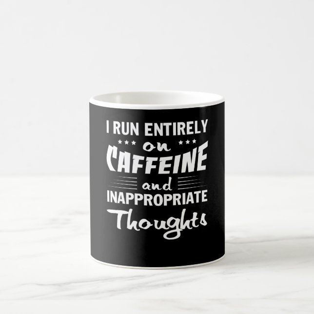 Caneca De Café Pensamentos impróprios da cafeína do funcionamento (Centro)