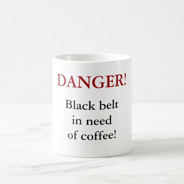 Caneca De Café PERIGO! Cinturão negro com necessidade do café! (Centro)