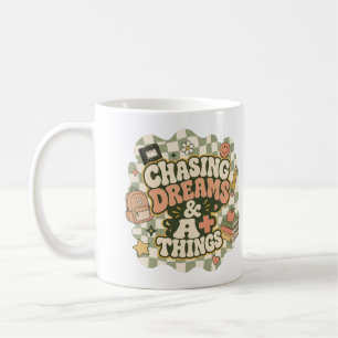 Caneca De Café Perseguindo Sonhos & Coisas A+ Retro Groovy Estuda