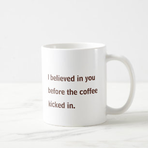 Caneca De Café Personagem Confiante do Grão de Café